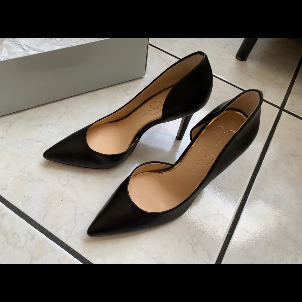 Jessica Simpson classic black pumps